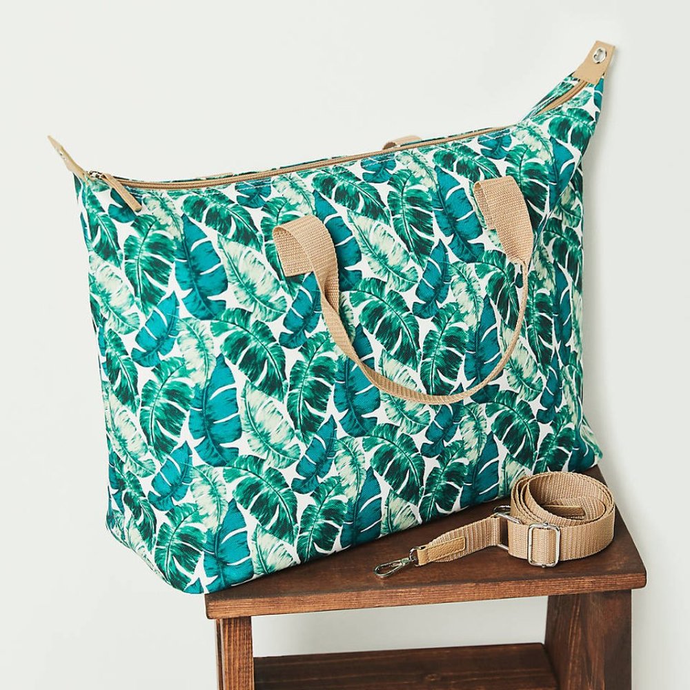 DSW Weekender Bag in Tropical Print